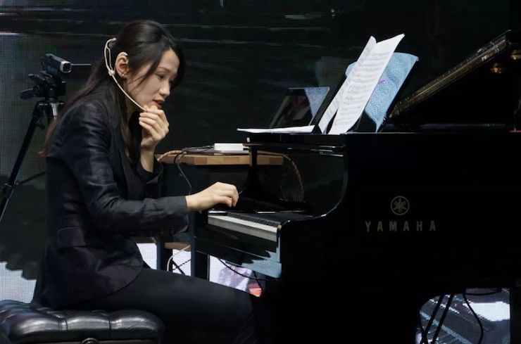 科技推动音乐教育创新，张希教授《古典主义时期钢琴奏鸣曲的演绎》公开课圆满成功